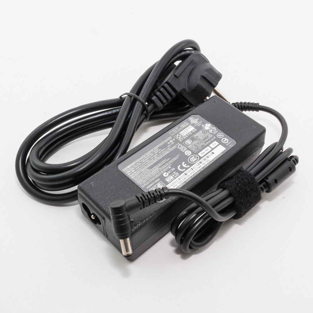 Зарядка для ноутбука Toshiba 19V 4.74A (90W) 5.5x2.5мм